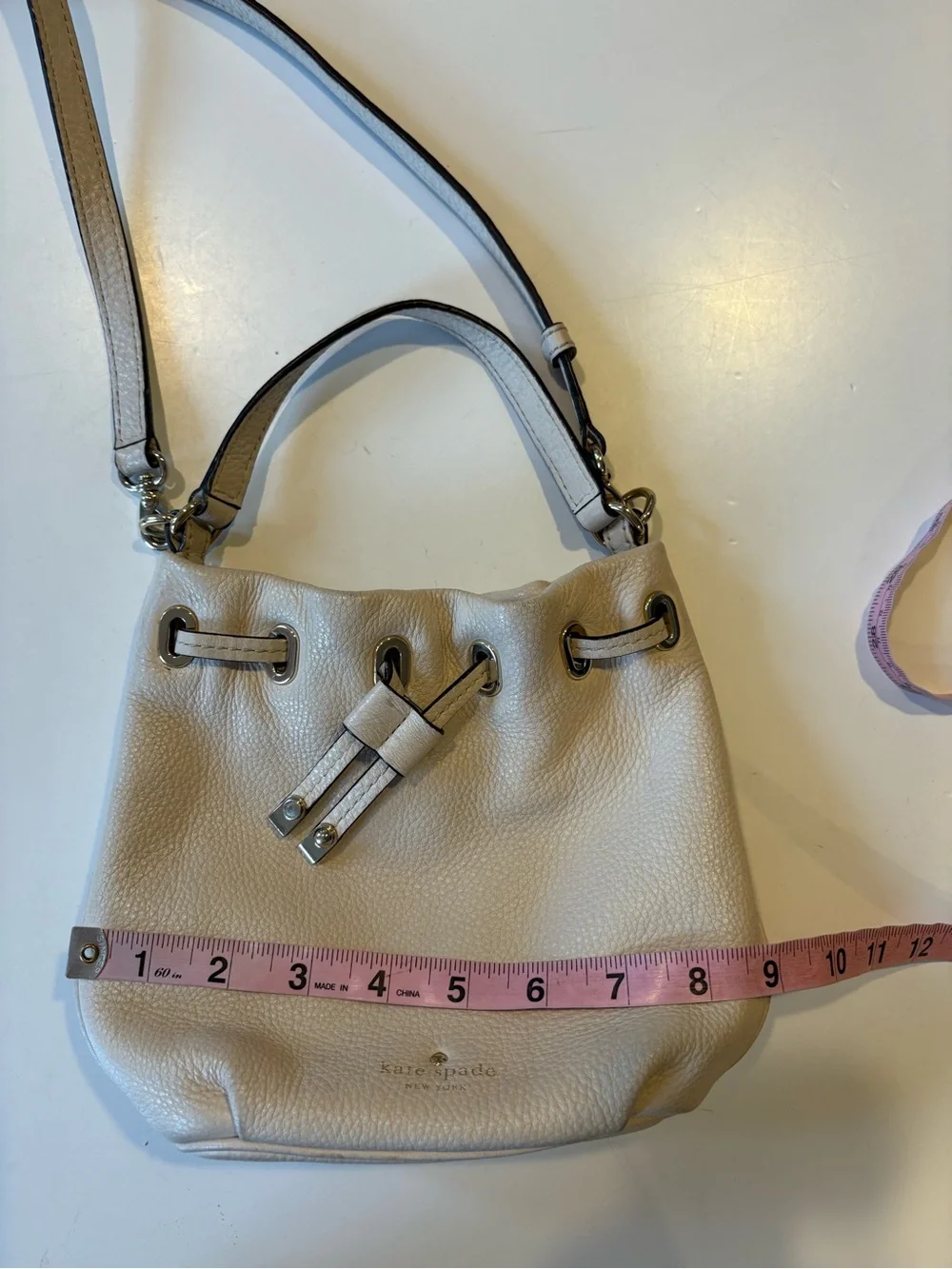 Kate Spade || Convertible Drawstring Bucket Bag Crossbody Small Gray‎ Beige